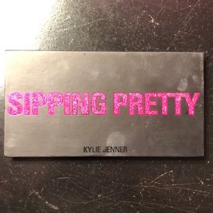 Kylie cosmetics sipping pretty palette